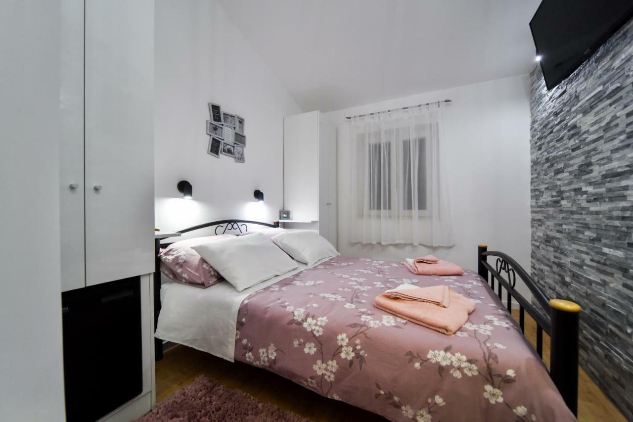 Apartments And Rooms Nekic 扎达尔 外观 照片