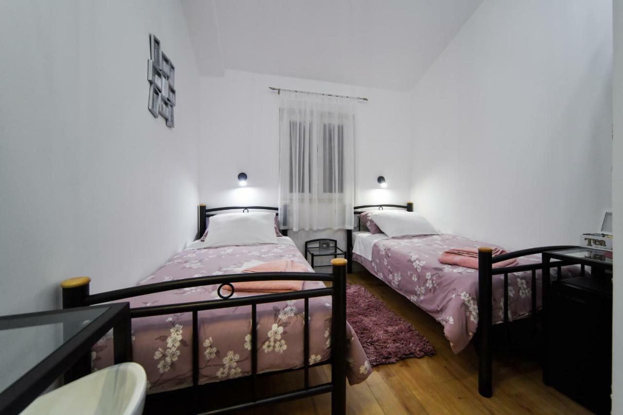 Apartments And Rooms Nekic 扎达尔 外观 照片