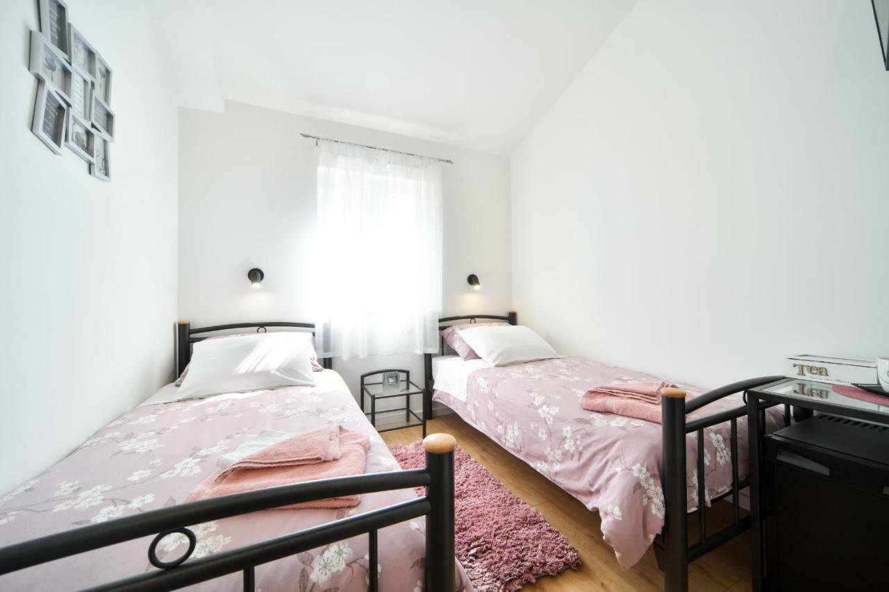 Apartments And Rooms Nekic 扎达尔 外观 照片