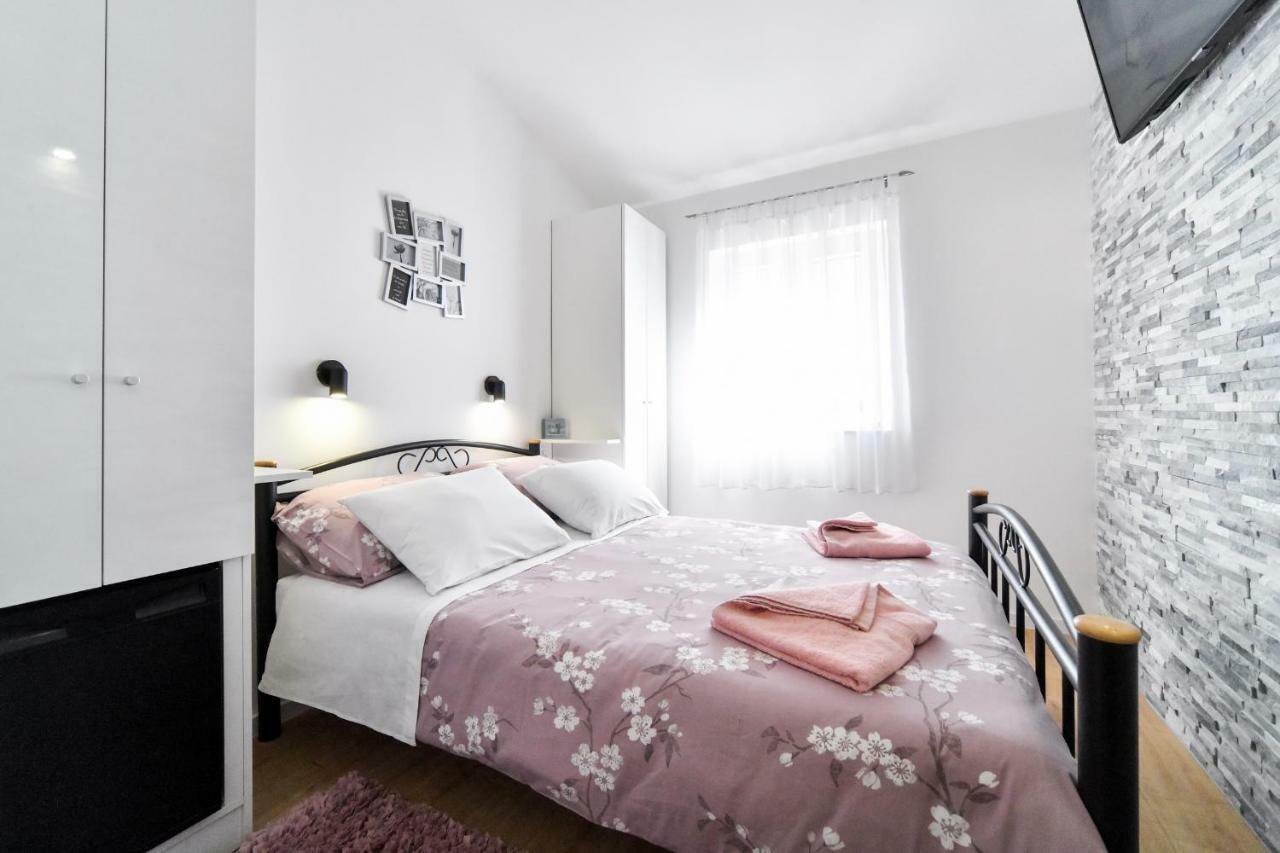 Apartments And Rooms Nekic 扎达尔 外观 照片